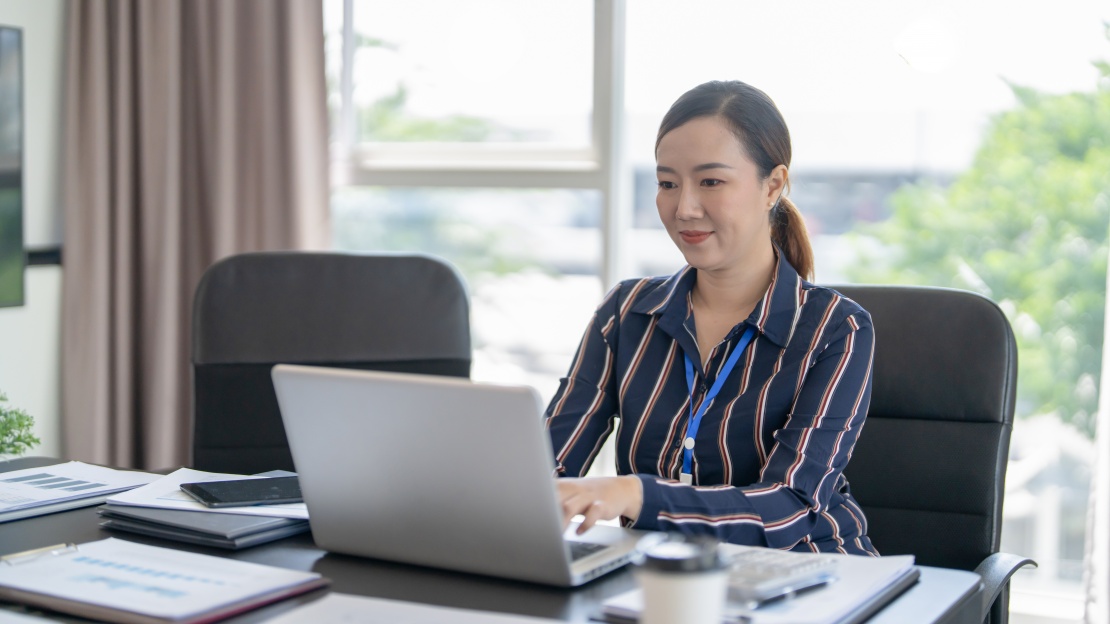 Employee using intelligent document processing