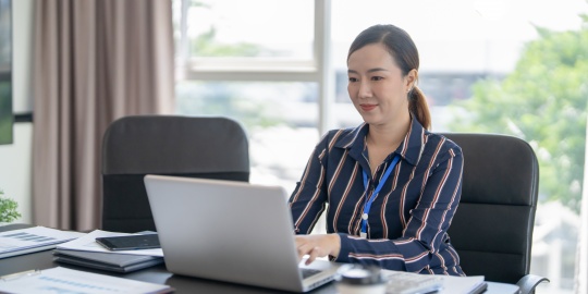 Employee using intelligent document processing