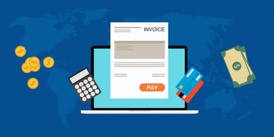 Ordinateur, calculette, facture, cartes bancaires et argent pour illustrer la facturation électronique
