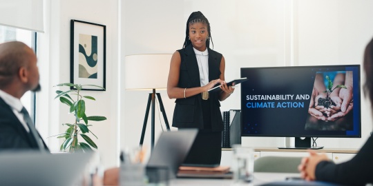 A buyer analysing ESG indicators on a dashboard to manage an ethical sourcing policy and measure ethical procurement performance.