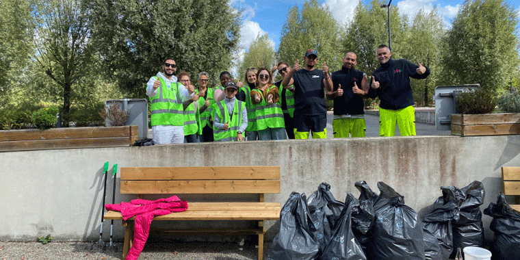 Photo de collaborateurs Manutan France qui ont ramassés des déchets 