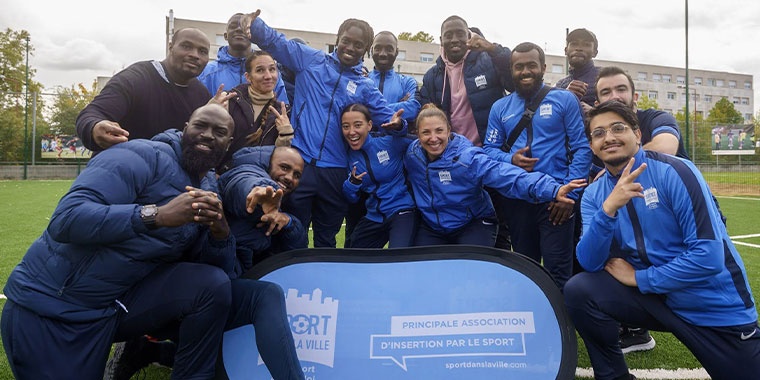 Image de plusieurs personne faisait partie de l'association sport dans la ville