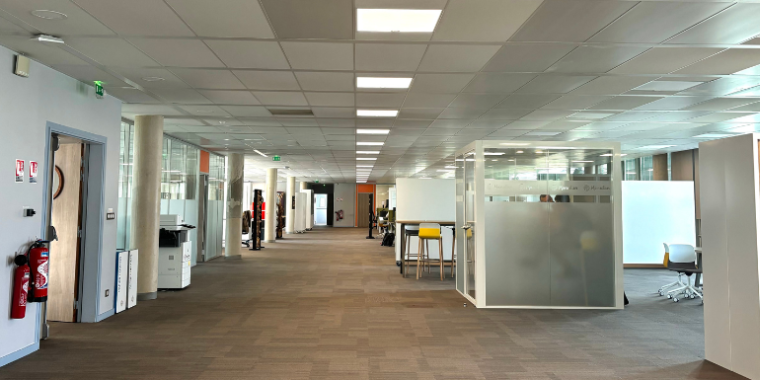 Photo depicting one of the floors of the office building on the European site.