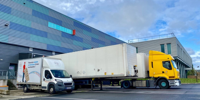 Image taken in front of Manutan’s warehouses, where two trucks can be seen.