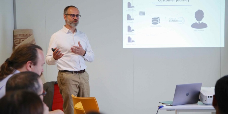 Réunion de travail sur l'Intelligence artificielle au sein du siège Manutan