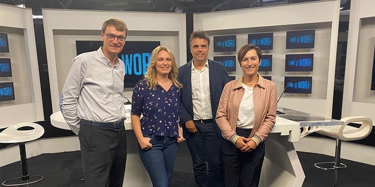 Photo prise sur le plateau de tournage de la chaîne BSMART lors de l'émission sur la durabilité