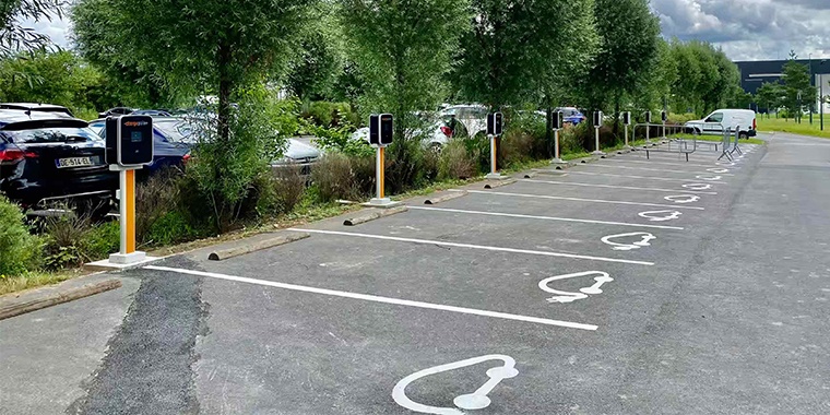 Photo of the electric charging points at Manutan