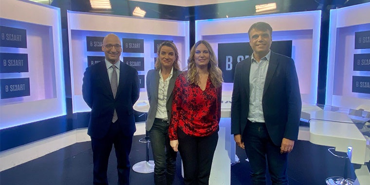 Photo représentant Pierre Olivier Brial, Marine Balansard, Charles Robinet-Duffo et Aurélie Planeix sur le plateau de BSMART