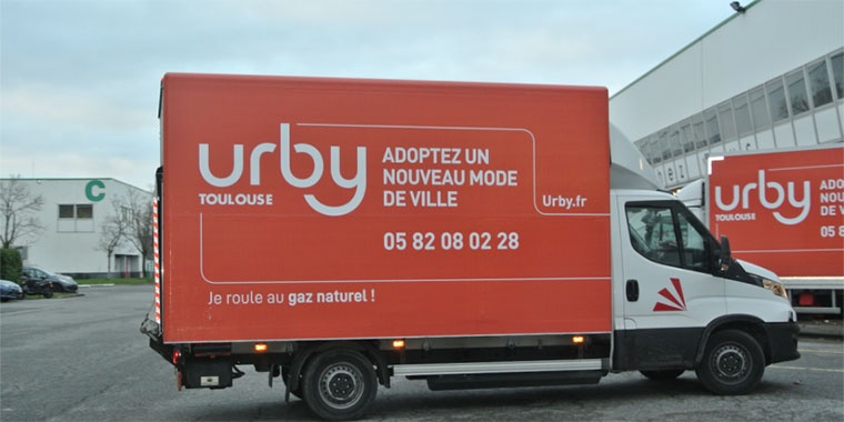 Photo d'un camion avec pour inscription 